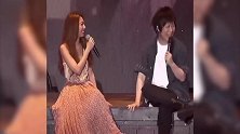 五月天阿信演唱会一言不合就开车，陈绮贞听懂之后一脸害羞