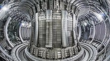 国产巨型发电机重800吨比5层楼高，10秒爆发300000千