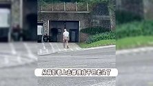 具俊晔墓园看大S被偶遇，身形佝偻瘦成皮包骨，背影孤独心酸看得人心疼