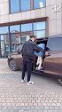 朋友来杭州 吃住全部安排临走时给他包里塞了一万块 永远忘不了我们落魄时 就他肯借一千块给我们 恩情一辈子
