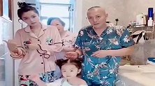 一家四口去旅游了，接下来的一幕，原谅我实在忍不住了！