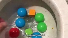 将蓝色史莱姆塞满马桶，按下冲水按钮的瞬间，画面太美不敢看！
