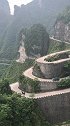 张家界天门山盘山公路有“通天大道”之称，共计99个弯！