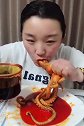 吃货吃八爪鱼，红油浇灌吃美得很！