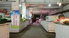 把宝宝扔进菜市场，这俩货如鱼得水，妈妈直喊脑壳痛！