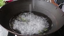 皮蛋豆苗这么做，口感清爽，做法简单美味