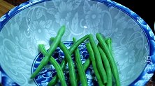 没想到四季豆还能这样做，不炒不油炸，鲜嫩多汁，拿红烧肉都不换