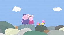 小猪佩奇：潮水谭里真好玩，有闪闪的金币，还有化石呢！