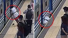 惊险！阿根廷女子等车时突然昏倒 掉入火车与站台缝隙