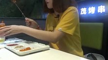多萝西吃宵夜撸串，这韩国的烤串店，咋和中国的这么像