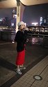 漂亮小姐姐在湖边唱歌，她的歌声美妙动人，怎么没人来现场听歌呢