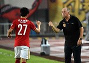 郑龙爆料大菲尔糗事 形容其摔倒好似“飞翔的肥肉”