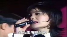 百听不厌！终于找到了这首歌的现场，找了好长时间！