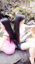 山水之乐，小表妹和闺蜜一起溪边戏水