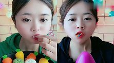 美女直播吃小南瓜、鸡蛋零食,各种口味任意选,是我向往的生活