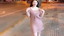 偶遇路边一个穿着粉嫩的小姐姐，看她跳舞开心的样子，感觉自己恋爱了！