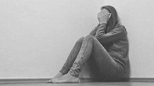 上海一女经理假扮富家女爱上已婚男 挪用公司巨款被骗1000万