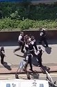 英国一黑人男子遭8名白人警察围殴 事后被证实并无违法