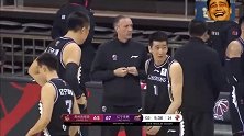 CBA上演全武行，江苏主教练与球迷互殴，你让姚明怎么办