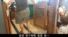 我家三只狗最近有点一点活泼，天天围着我转圈