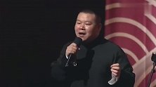 岳云鹏压轴节目五环之歌，观众拿出手机和小岳合唱