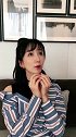 娄艺潇可爱俏皮又不失优雅气质，美丽极了