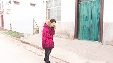 短剧：儿子打工回家，却看到老母亲穿着破衣在街上睡觉，结局解气