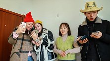 男女生的脑回路差异，买手机就能看出差距，太精彩了