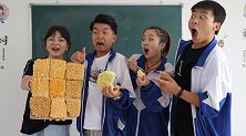 小伙花500元买干脆面，第一次见到和人一样大的，太奇葩了！