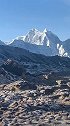 珠峰攀登第十三天，海拔5030米，有高反的人被直升机运了下去