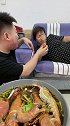 老妈睡觉我偷吃，生呛海鳌虾美食