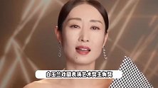 50岁刘敏涛和朋友聚餐被拍，戴着帽子美出新高度，50岁看着像30岁