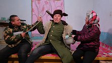 憨货进村乞讨遭人冷眼相待，农村小伙好心帮扶却闹出大乌龙