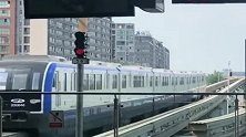 高科技轻轨无缝变轨，外国人做不到的东西，中国做到了