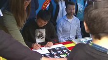 武磊迎来自己的首个圣乔治节 按习俗赠玫瑰给女生