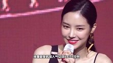 APink孙娜恩白衣蓝裤清新柔美卷发展魅力风情