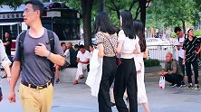 街拍：顶着桑拿天来逛街的美女，都是真正的时尚达人
