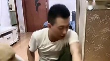 铲屎官整天揍这个打那个，拉布拉多让他体验了一下被怼的感觉！逗