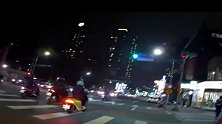 中国台湾：女子骑车违规掉头被拦 问警察一句话保住血汗钱