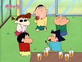 小新和小伙伴们拿出自己的收藏品，妮妮拿出被暴打的玩偶兔子！