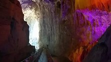 湖北一景区亿万年前钟乳石遭游客掰断 游客道歉赔偿获原谅