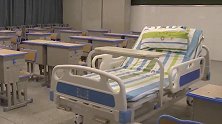 湖北宜昌：一个人的考室！15岁骨髓炎女孩在床上参加中考