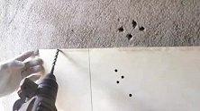 这才是给瓷砖打孔的正确方法，水电工必学技能，怎么打也不会裂开