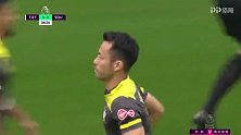 稍稍高出！普劳斯传中吉田麻也高高跃起头球差之毫厘