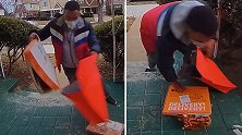 美国：外卖小哥把掉地上的披萨默默塞回包装盒，顾客投诉后被解雇