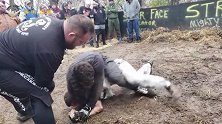 街头MMA大战，比专业比赛还要刺激，疯狂进攻打到浑身是泥