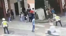 重庆：男童放学后直冲向车流，交警“神”反应一把拽回