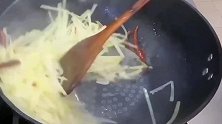 炒土豆丝的家常做法，土豆除了炝炒煮炖之外，还有这种做法