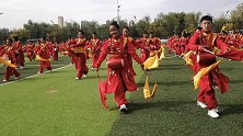 陕西一小学400余学生跳腰鼓版课间操 学校：结合民俗强身健体