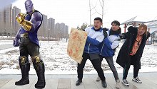 魔法世界5：灭霸来抢老师？辣条盾牌PK灭霸手套，哪个更胜一筹